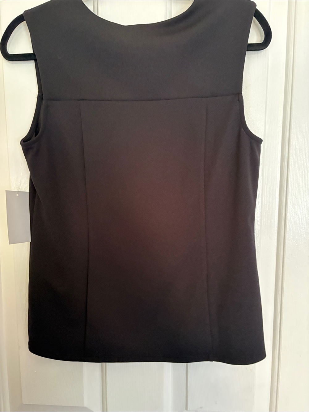 Black Keyhole Neck Shell - Picture 5 of 6